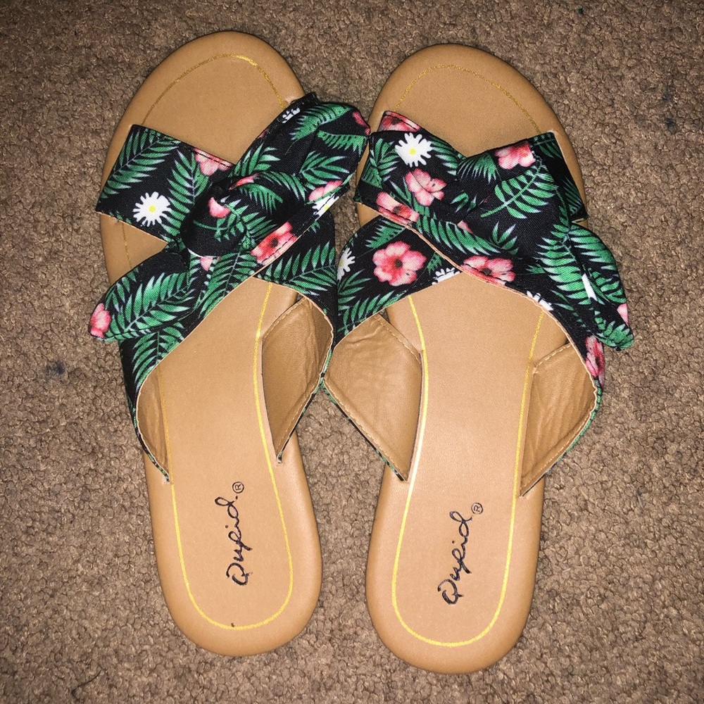 Quips Tropical Print Sandals sz 6.5